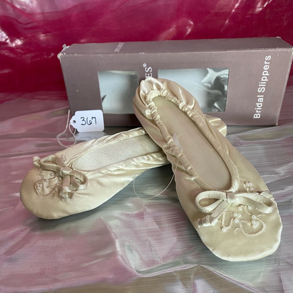 SAMPLE #367-368 Dyeables Bridal Slippers  in Ivory
